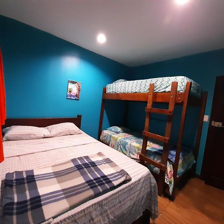 Coral Reef Surf Hostel And Camp Tamarindo Dış mekan fotoğraf