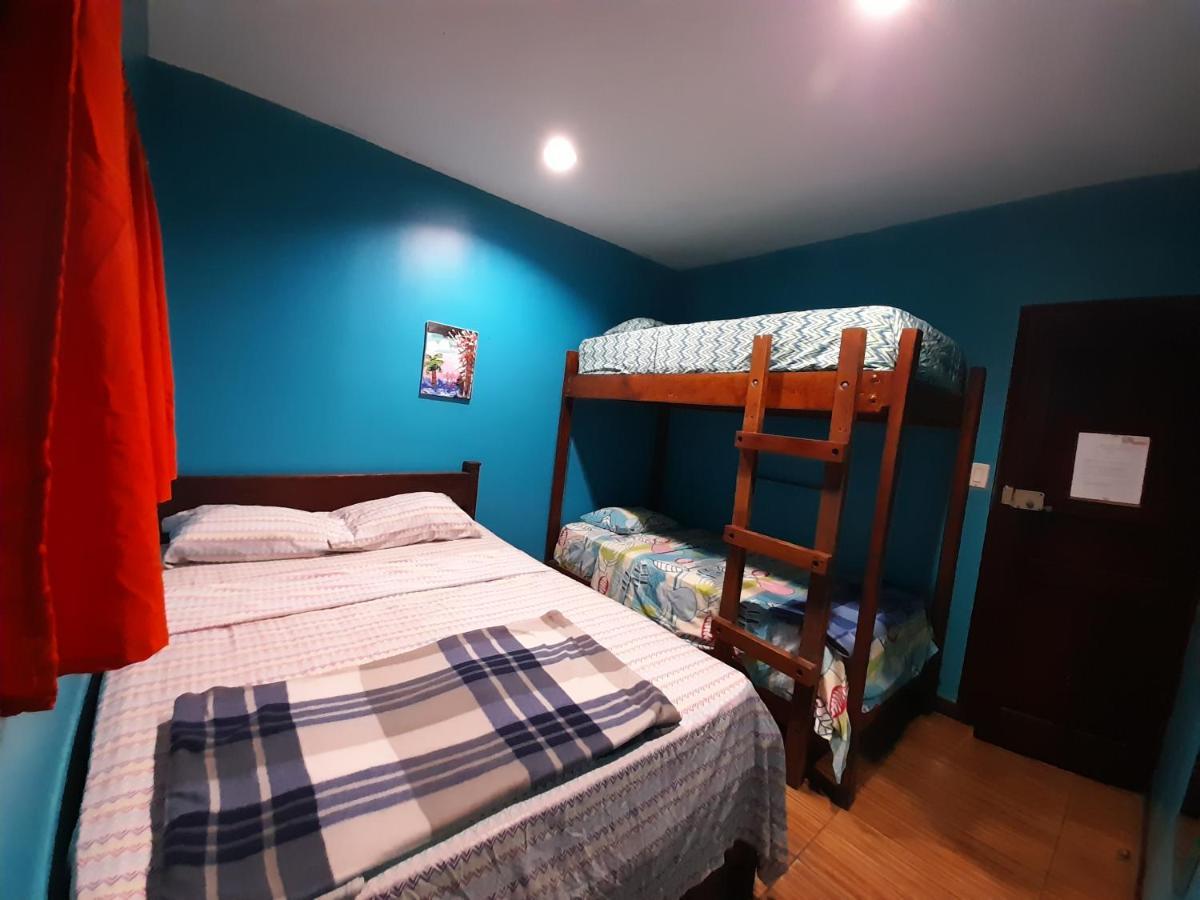 Coral Reef Surf Hostel And Camp Tamarindo Dış mekan fotoğraf