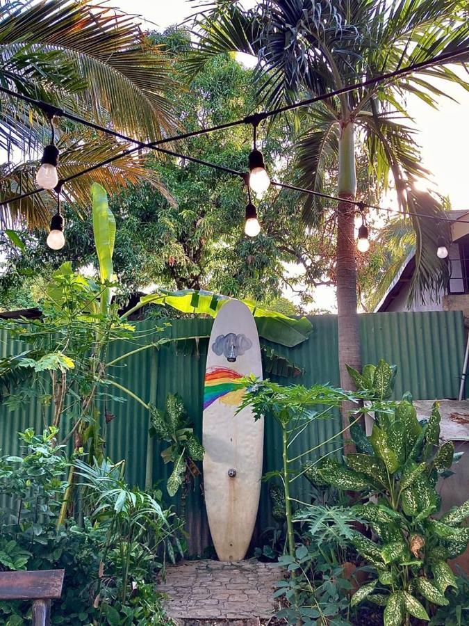Coral Reef Surf Hostel And Camp Tamarindo Dış mekan fotoğraf