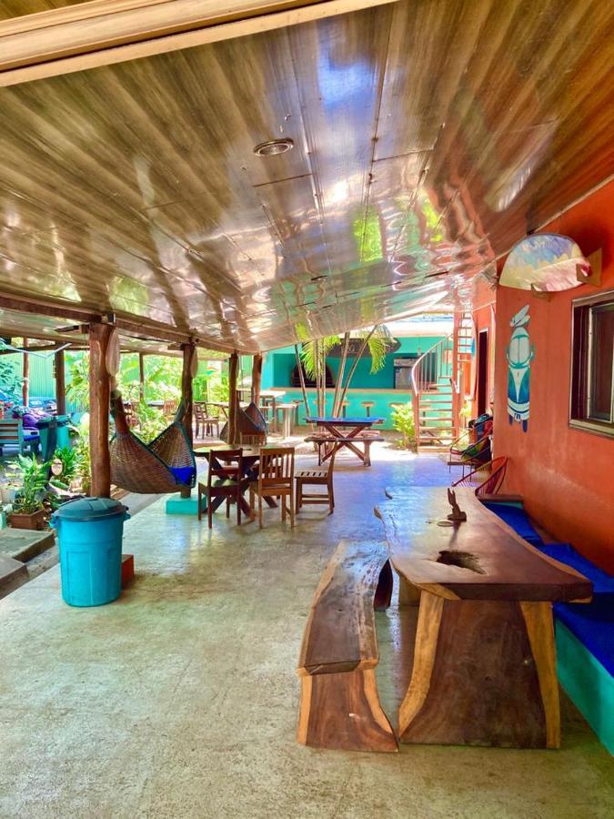 Coral Reef Surf Hostel And Camp Tamarindo Dış mekan fotoğraf