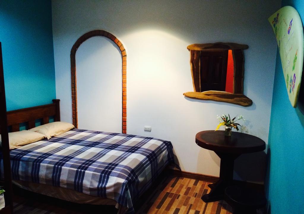 Coral Reef Surf Hostel And Camp Tamarindo Oda fotoğraf