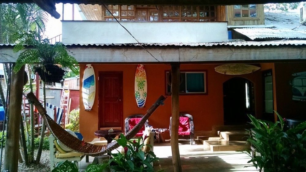 Coral Reef Surf Hostel And Camp Tamarindo Dış mekan fotoğraf