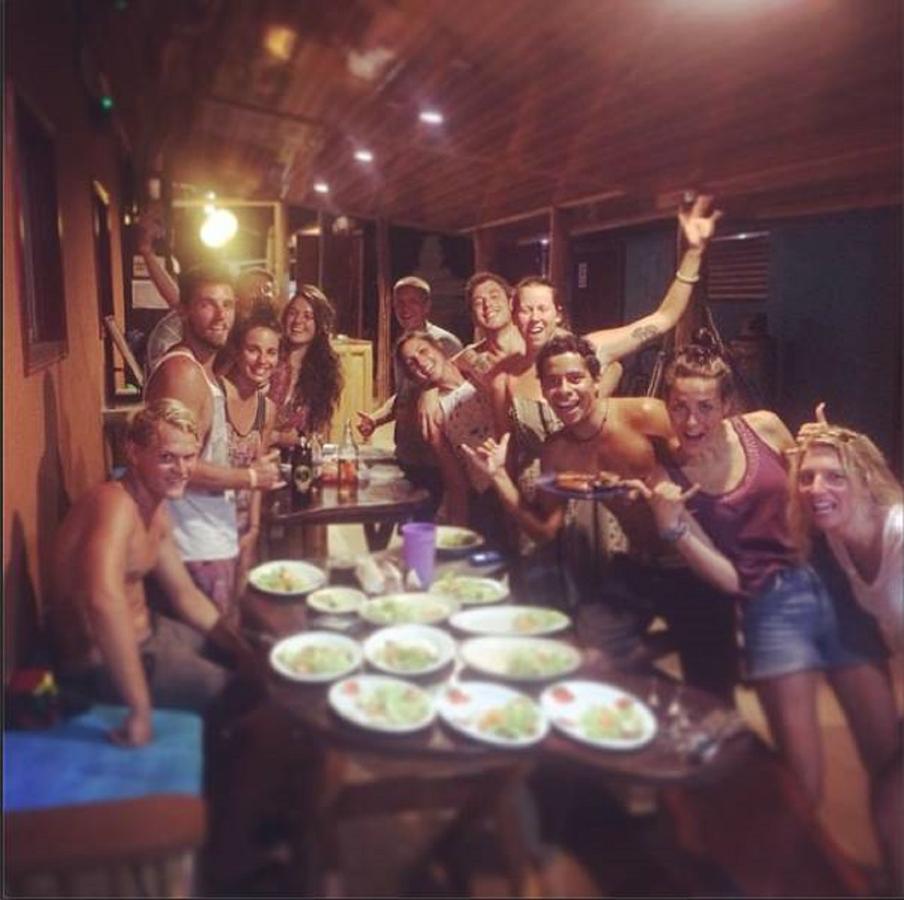 Coral Reef Surf Hostel And Camp Tamarindo Dış mekan fotoğraf