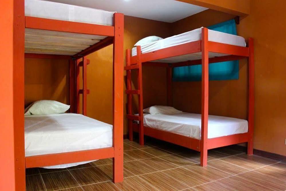 Coral Reef Surf Hostel And Camp Tamarindo Dış mekan fotoğraf